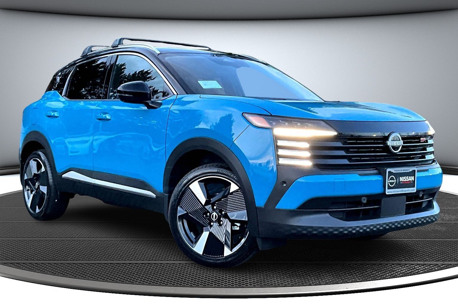 2026 Nissan Kicks SR Image 2 of 14
