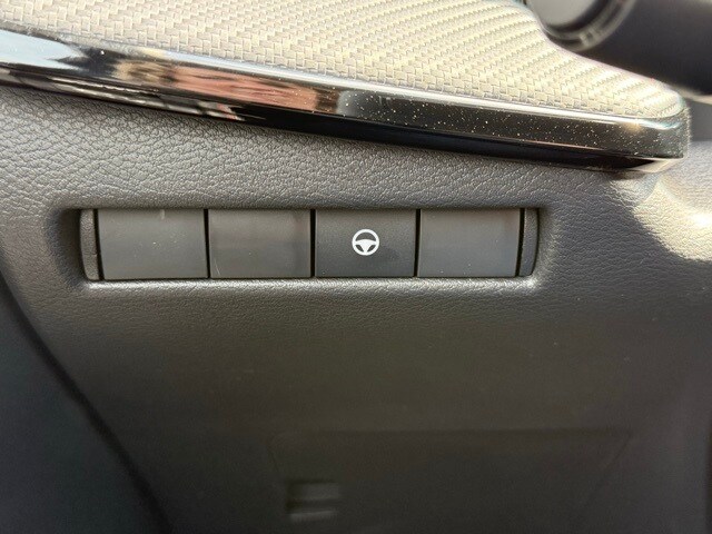 2026 Nissan Kicks SR Image 27 of 31