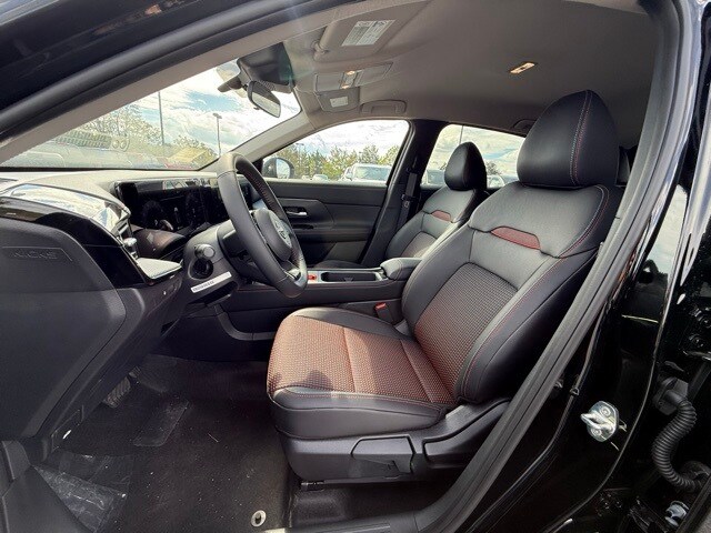 2026 Nissan Kicks SR Image 14 of 31