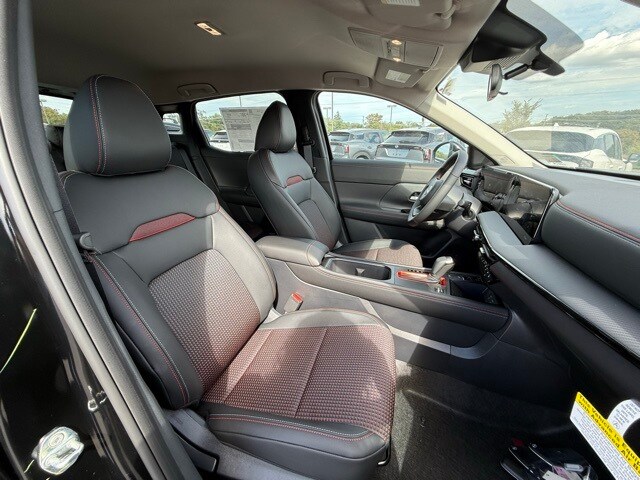 2026 Nissan Kicks SR Image 13 of 31