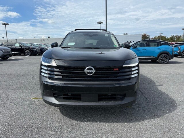 2026 Nissan Kicks SR Image 2 of 31