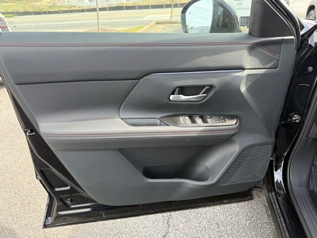 2026 Nissan Kicks SR Image 24 of 31