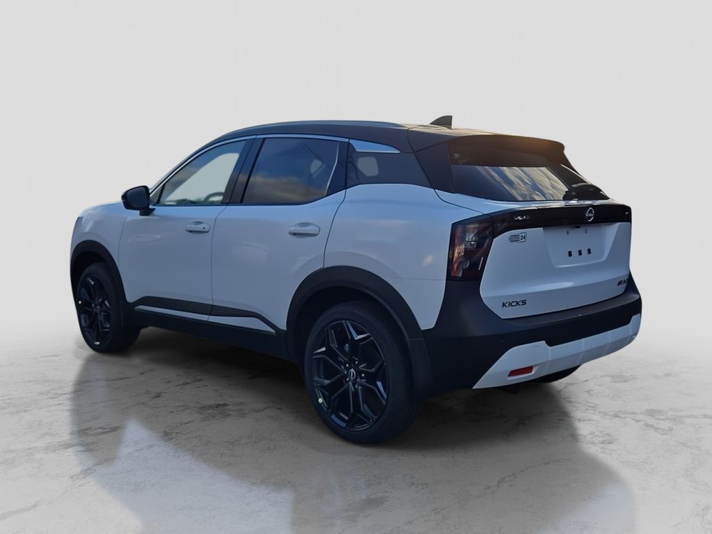 2026 Nissan Kicks SR Image 2 of 16