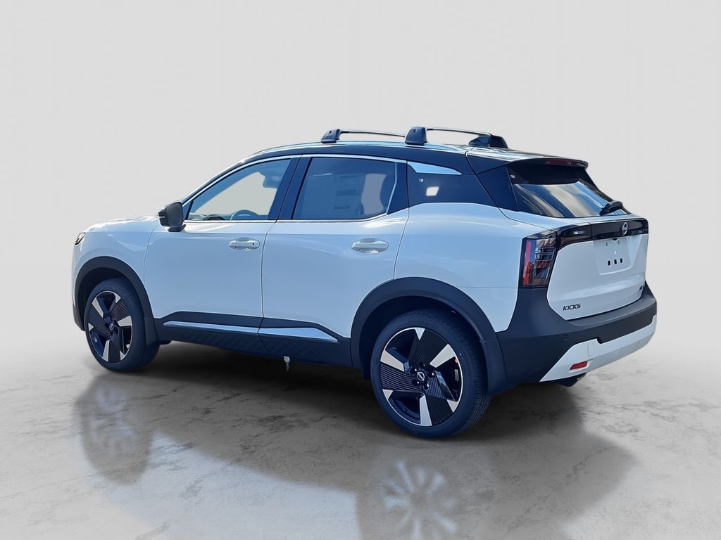2026 Nissan Kicks SR Image 2 of 16