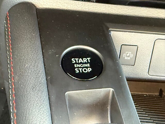 2026 Nissan Kicks SR Image 25 of 33