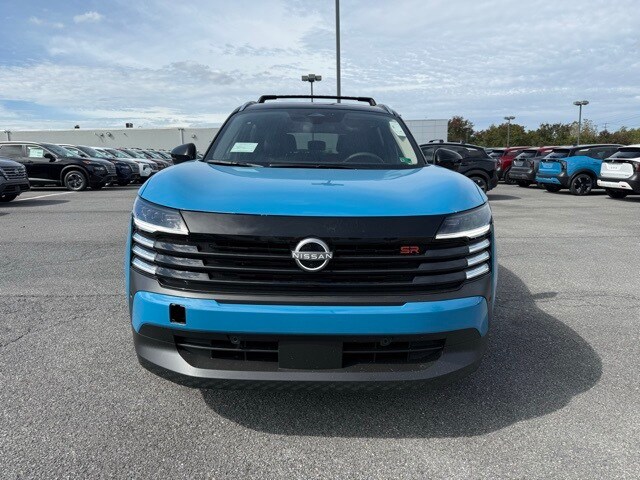 2026 Nissan Kicks SR Image 2 of 33