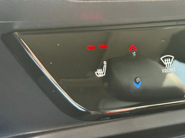 2026 Nissan Kicks SR Image 18 of 33