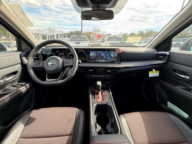 2026 Nissan Kicks SR Image 13 of 33