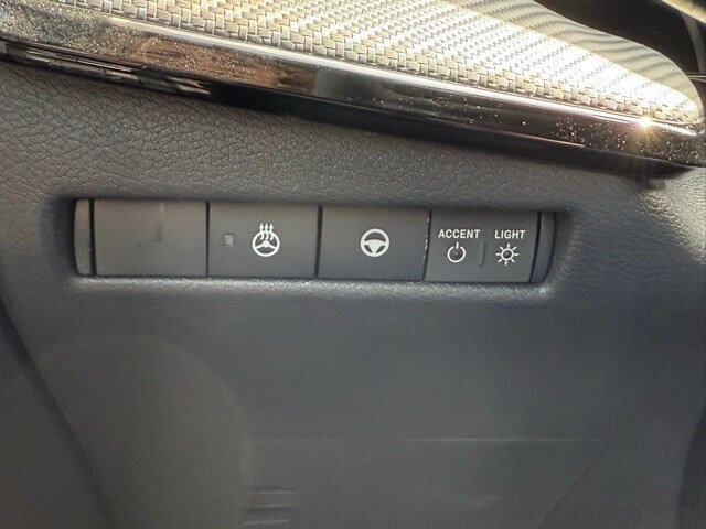 2026 Nissan Kicks SR Image 26 of 33