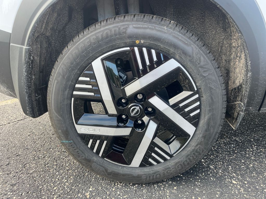 2026 Nissan Kicks SV Image 9 of 32