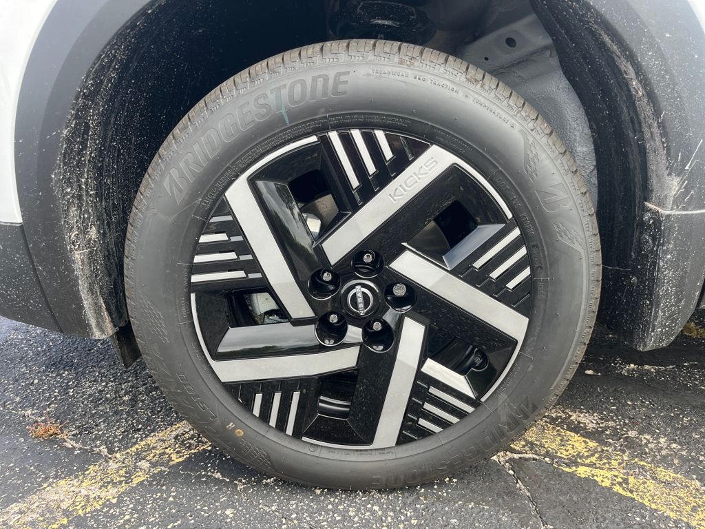 2026 Nissan Kicks SV Image 11 of 32