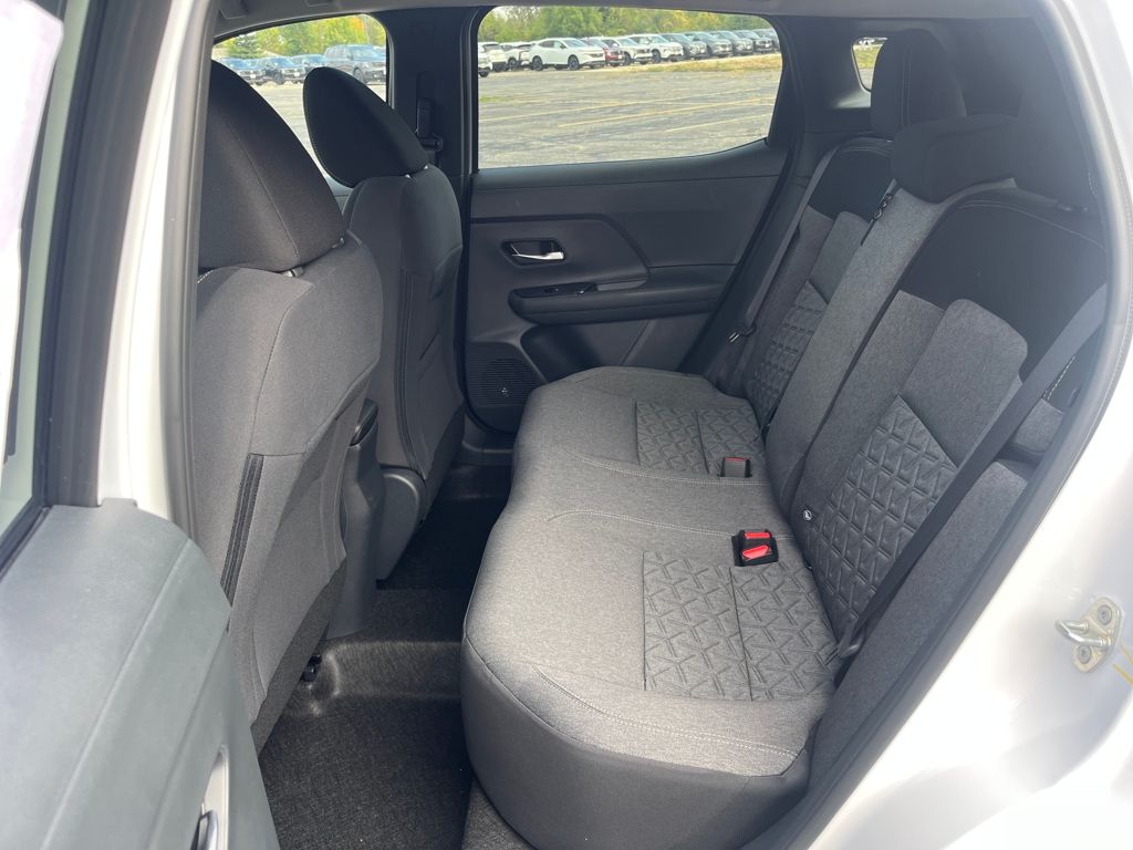 2026 Nissan Kicks SV Image 17 of 32