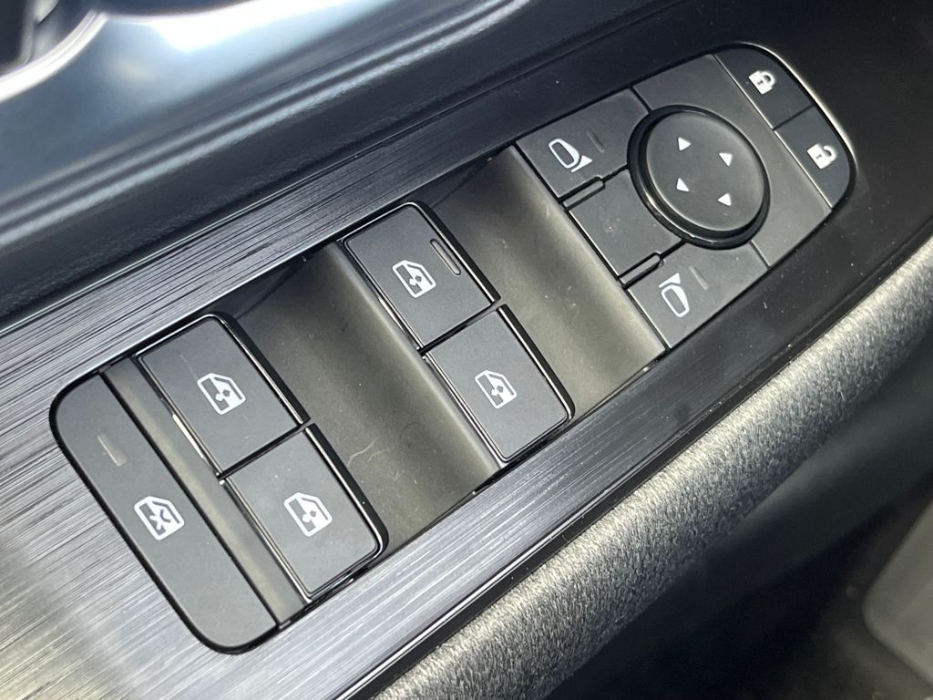 2026 Nissan Kicks SV Image 24 of 32