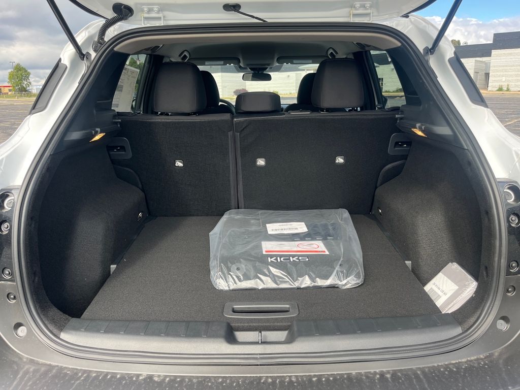 2026 Nissan Kicks SV Image 13 of 32