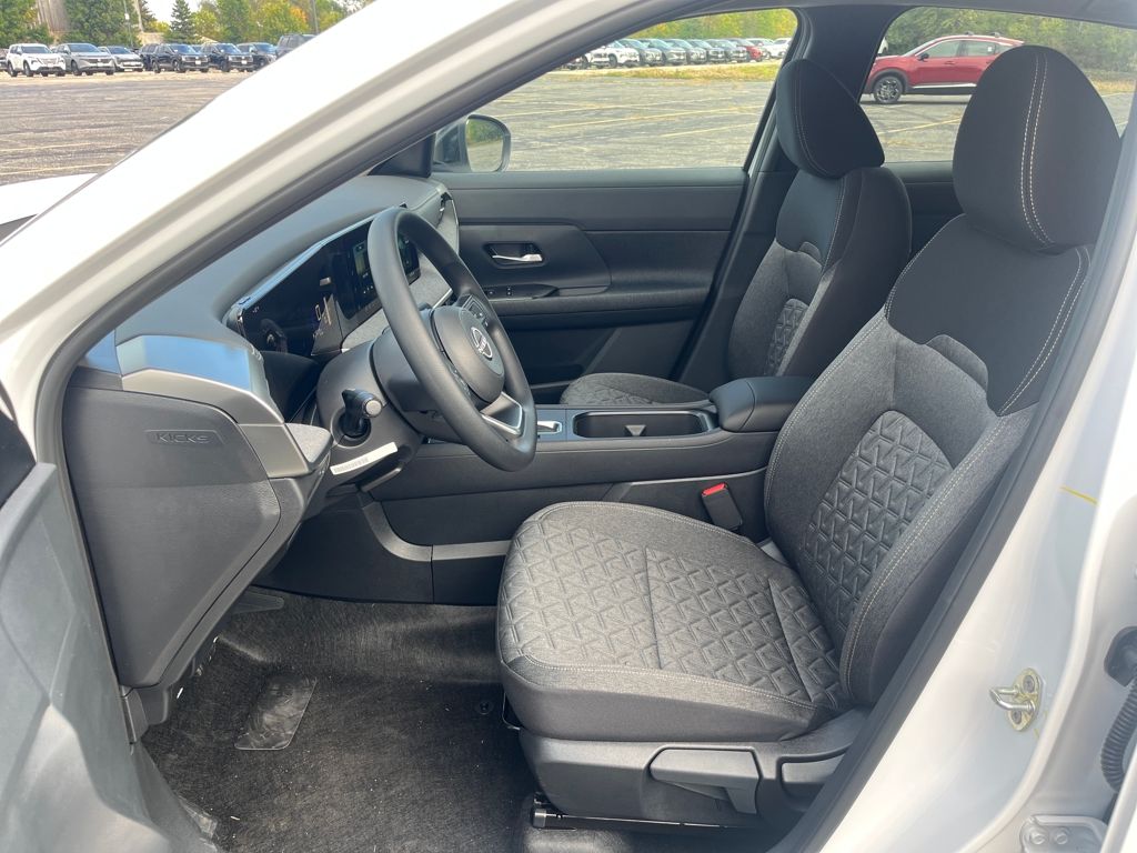 2026 Nissan Kicks SV Image 15 of 32