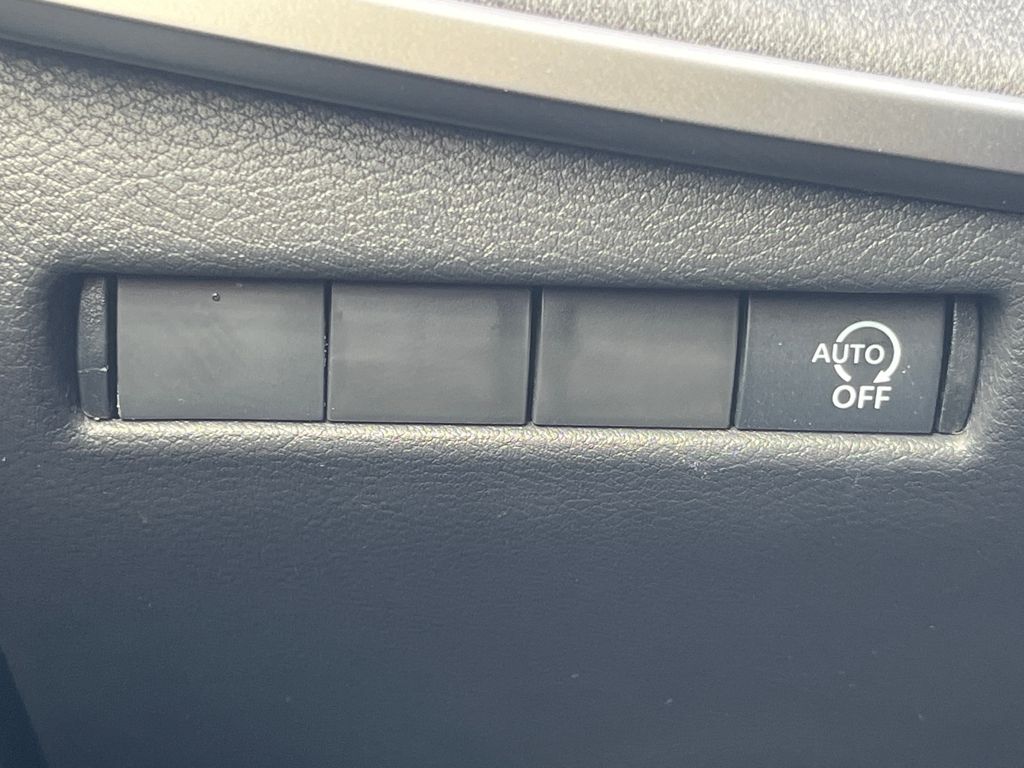 2026 Nissan Kicks SV Image 30 of 32