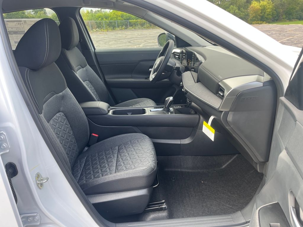 2026 Nissan Kicks SV Image 14 of 32