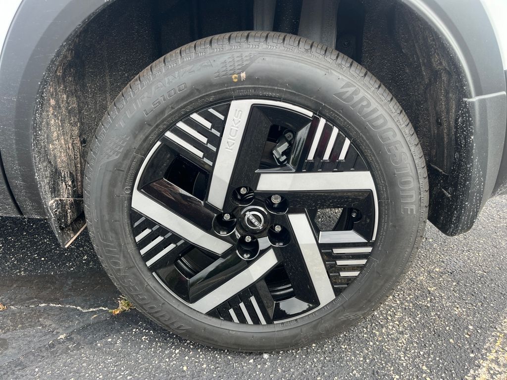 2026 Nissan Kicks SV Image 10 of 32