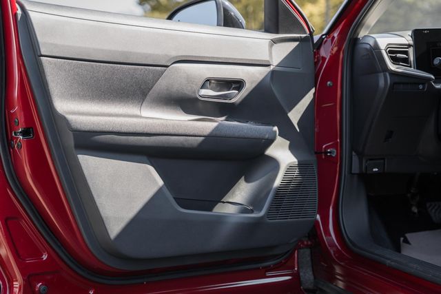 2026 Nissan Kicks SV Image 12 of 36