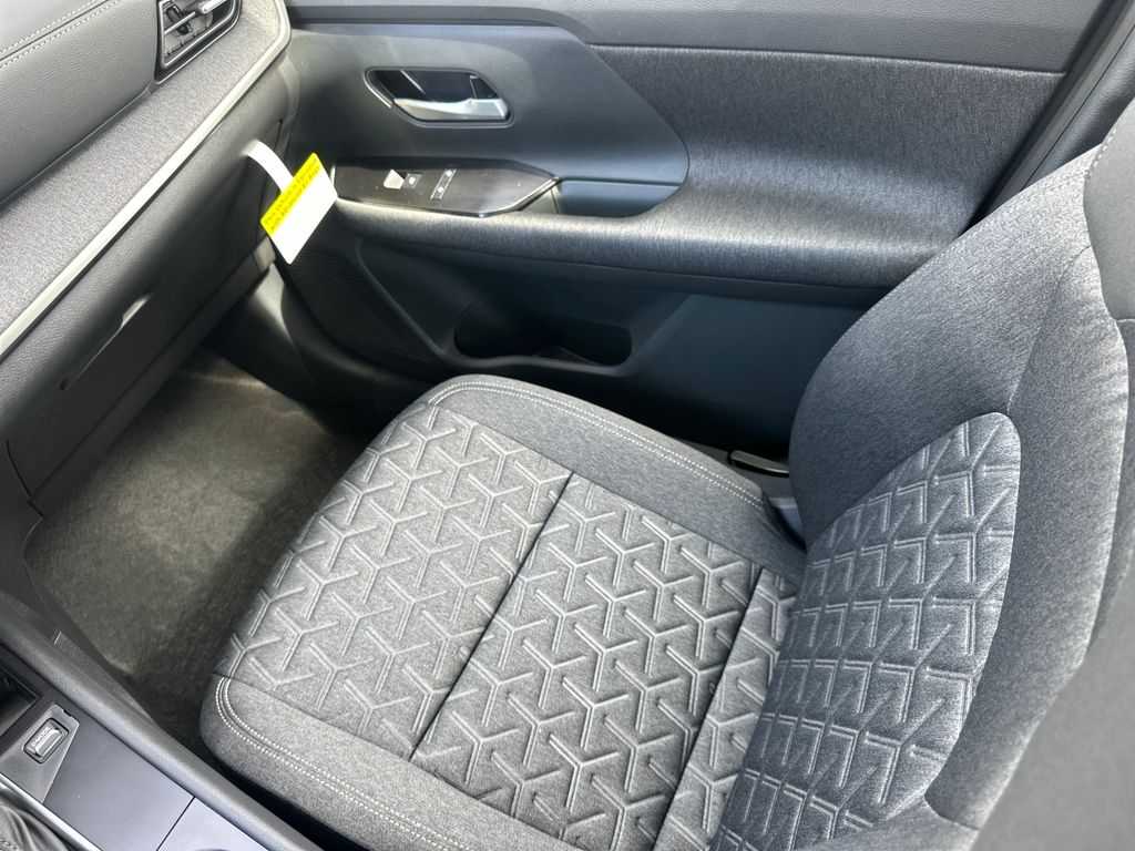 2026 Nissan Kicks SV Image 25 of 35