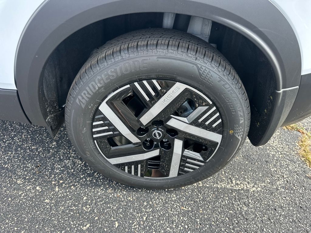 2026 Nissan Kicks SV Image 10 of 35