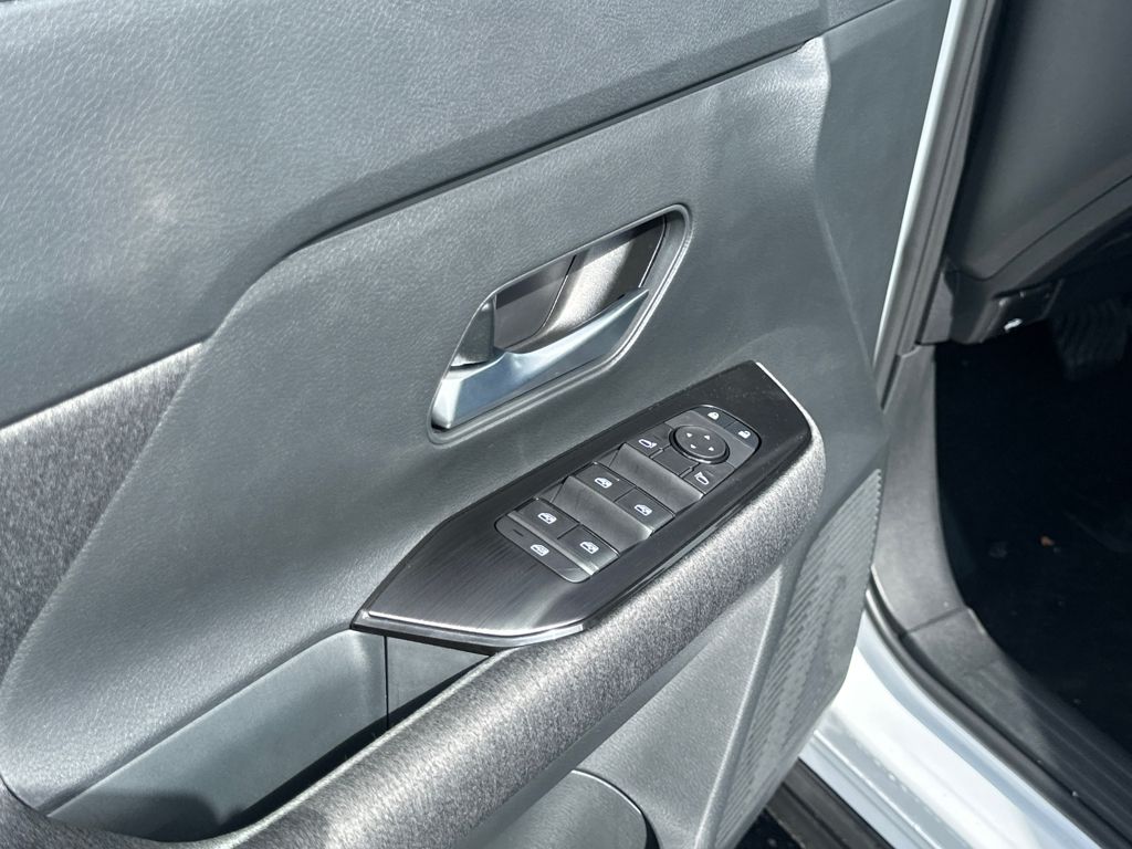 2026 Nissan Kicks SV Image 23 of 35