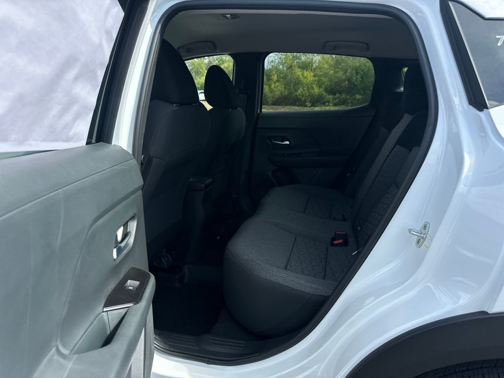 2026 Nissan Kicks SV Image 32 of 35