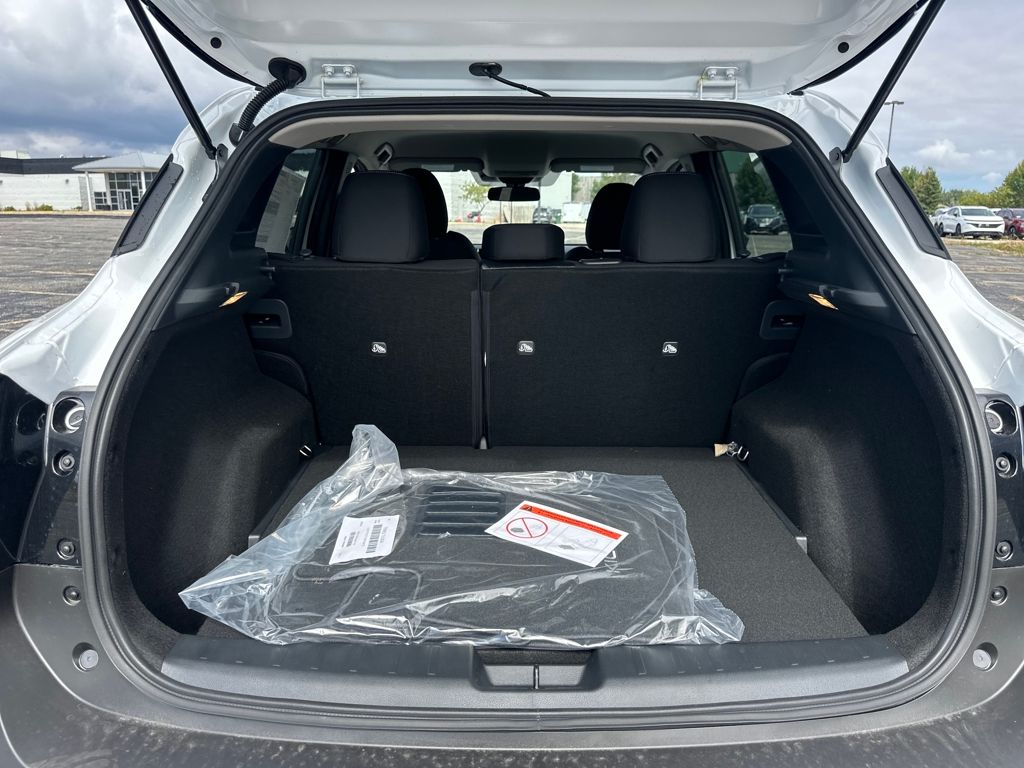 2026 Nissan Kicks SV Image 12 of 35