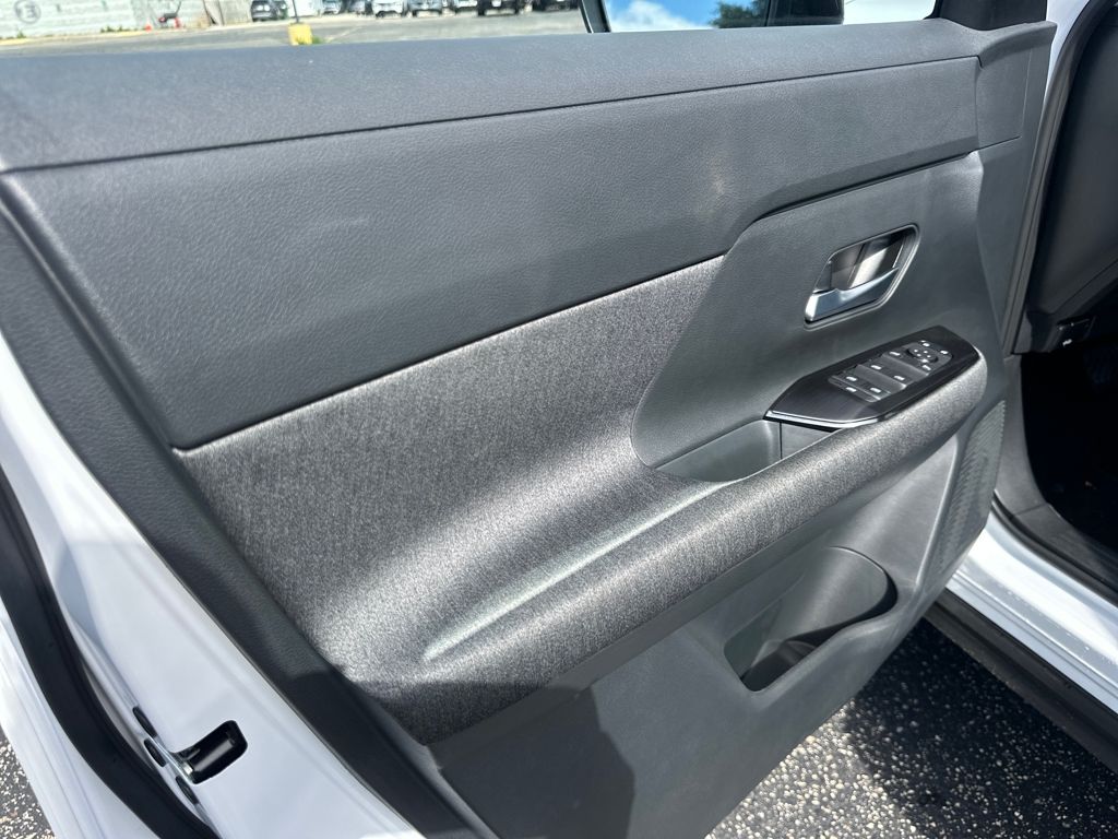 2026 Nissan Kicks SV Image 22 of 35