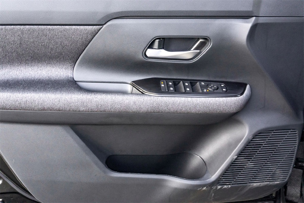 2026 Nissan Kicks SV Image 17 of 21