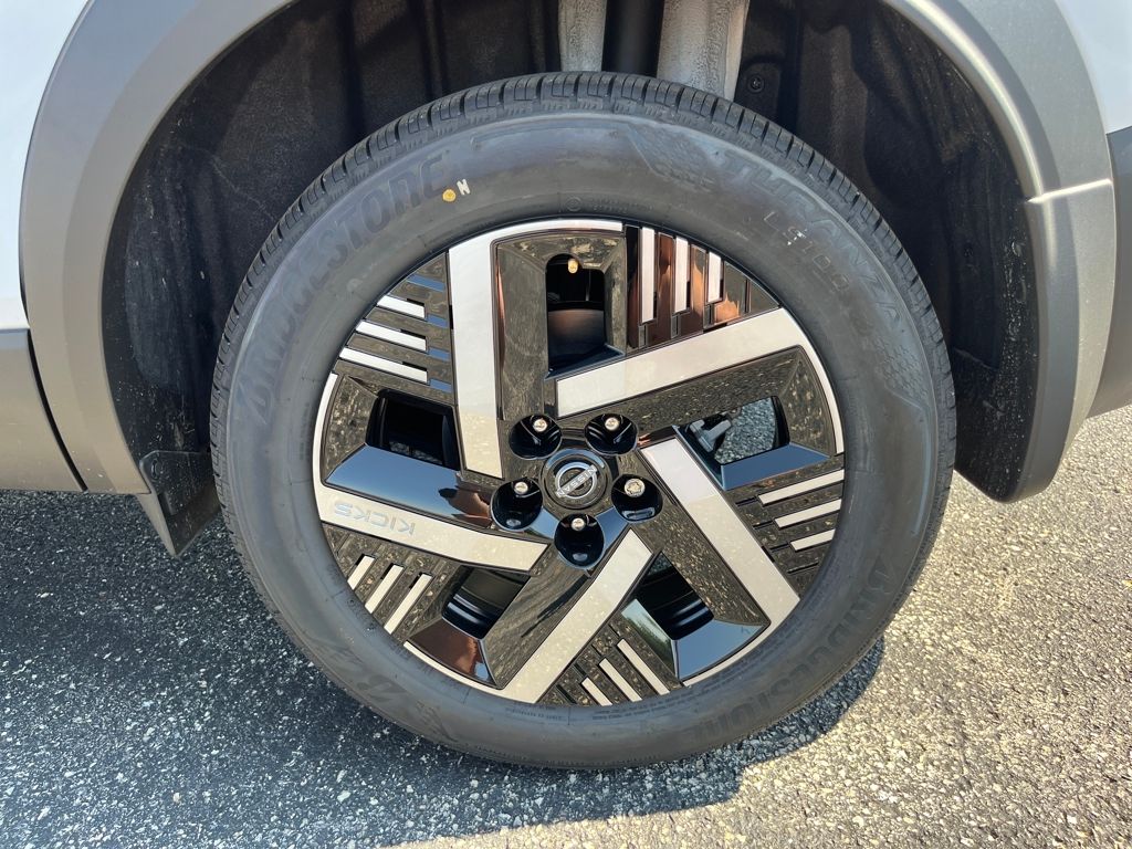 2026 Nissan Kicks SV Image 12 of 31