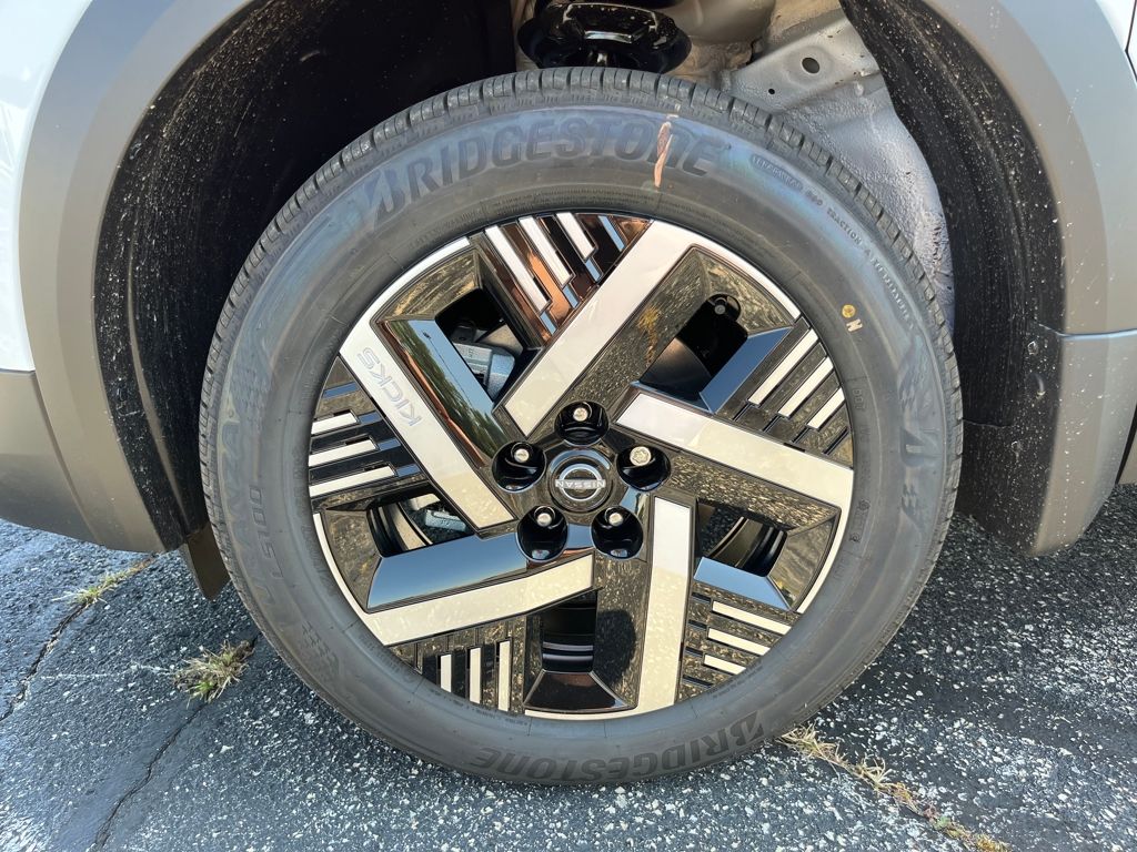 2026 Nissan Kicks SV Image 10 of 31