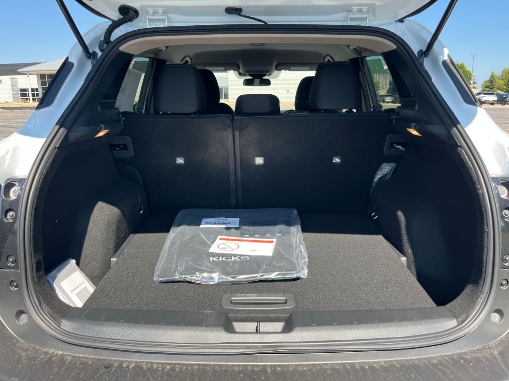 2026 Nissan Kicks SV Image 13 of 31