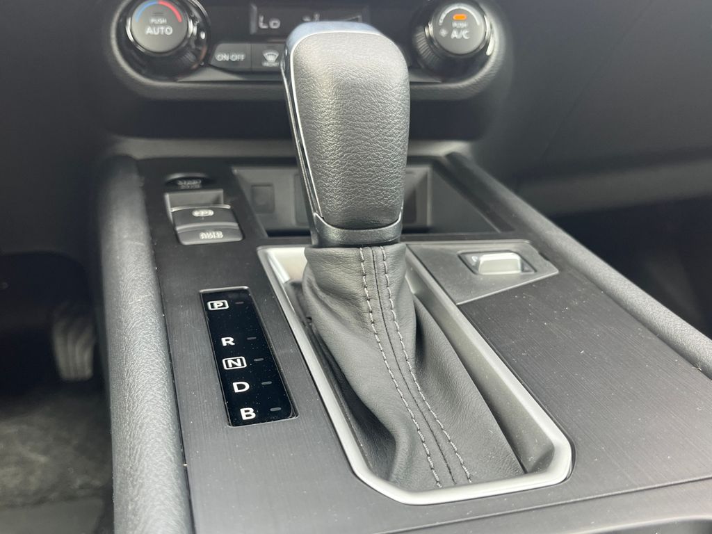 2026 Nissan Kicks SV Image 24 of 32