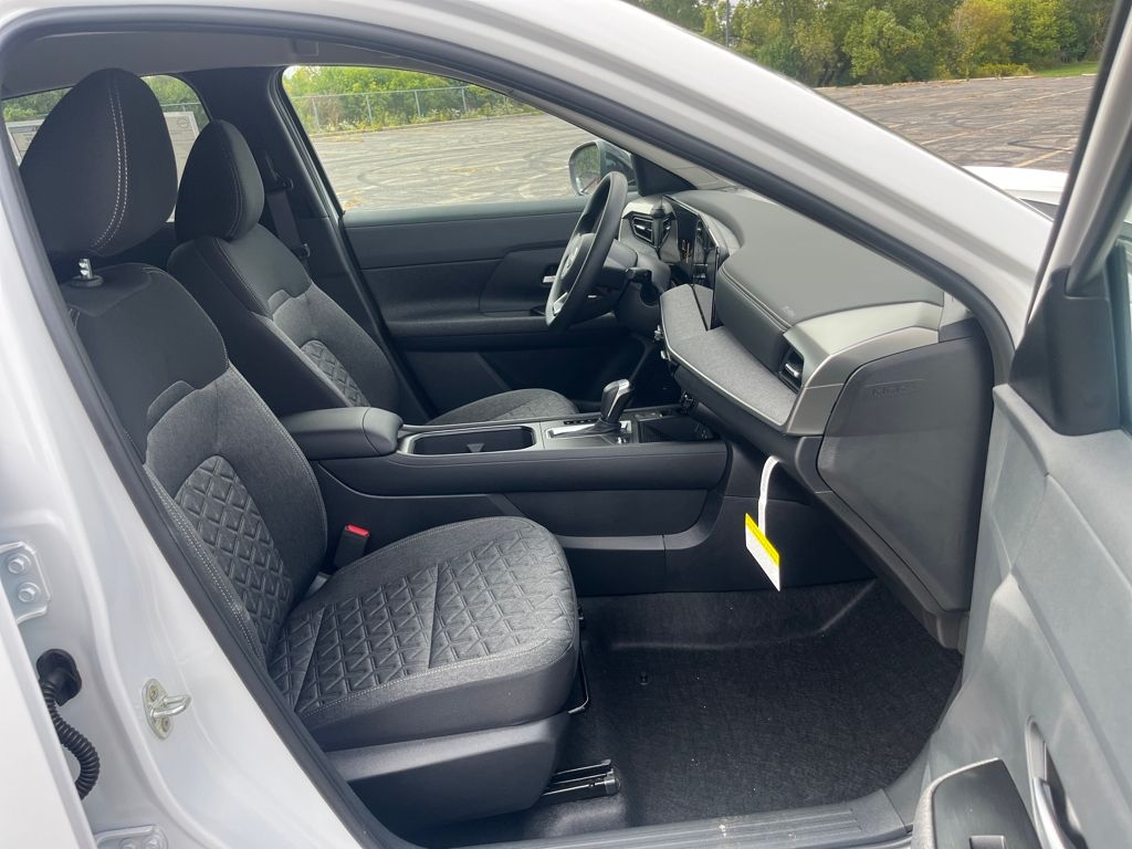 2026 Nissan Kicks SV Image 14 of 32