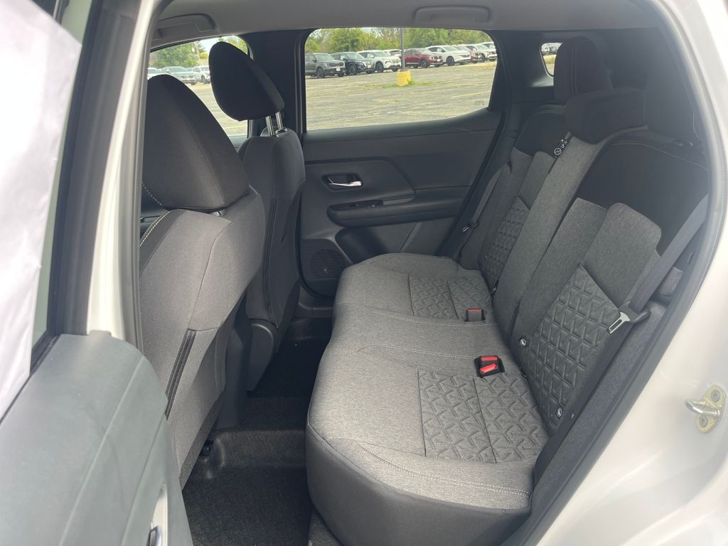 2026 Nissan Kicks SV Image 17 of 32