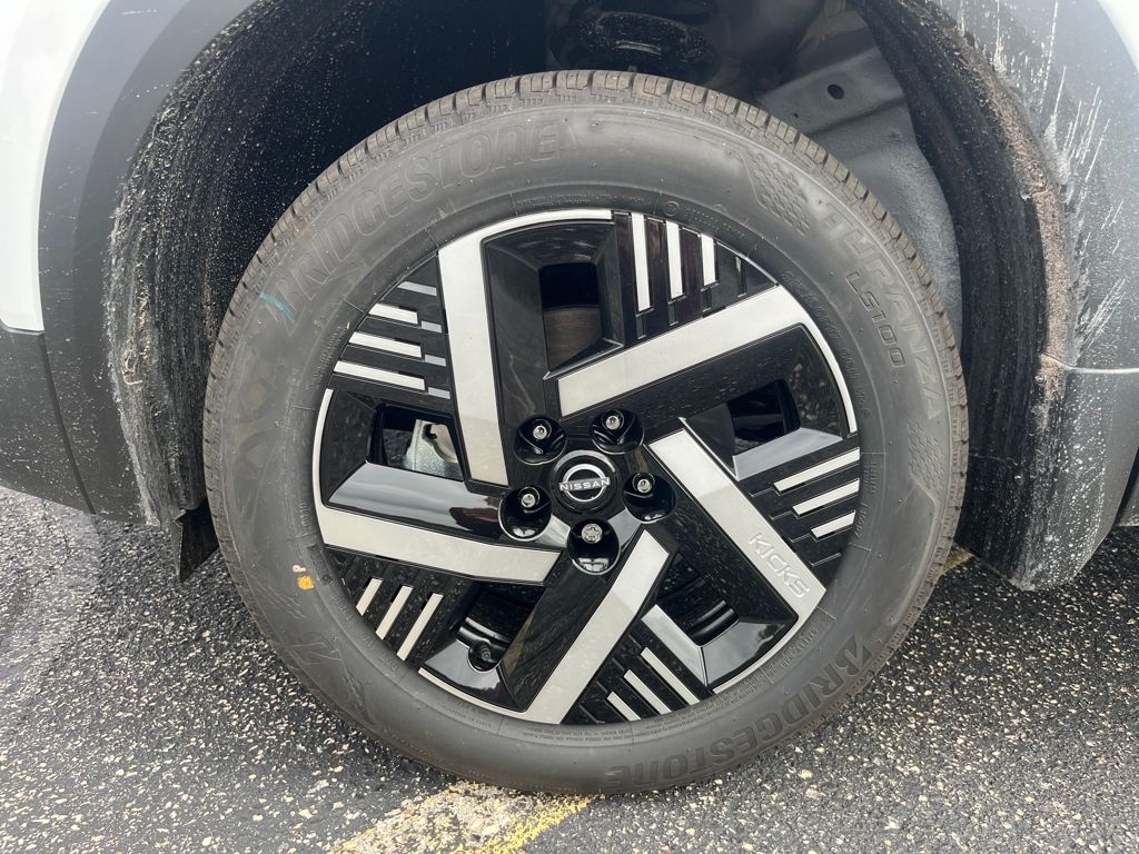 2026 Nissan Kicks SV Image 11 of 32