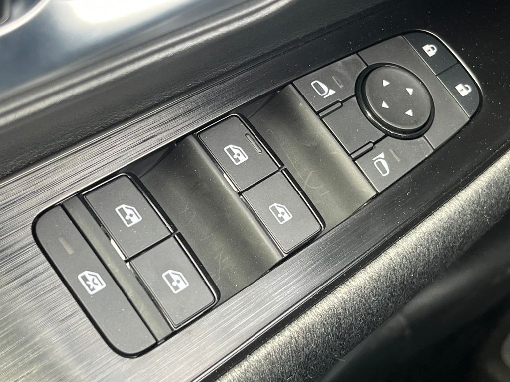 2026 Nissan Kicks SV Image 26 of 32