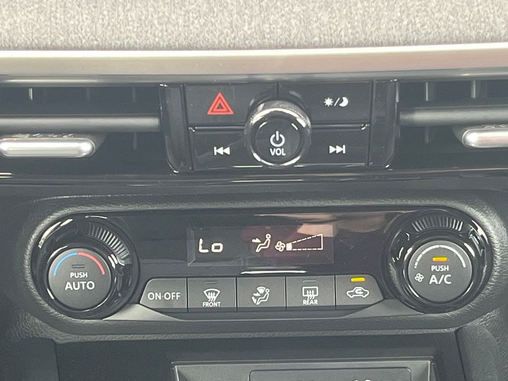 2026 Nissan Kicks SV Image 25 of 32