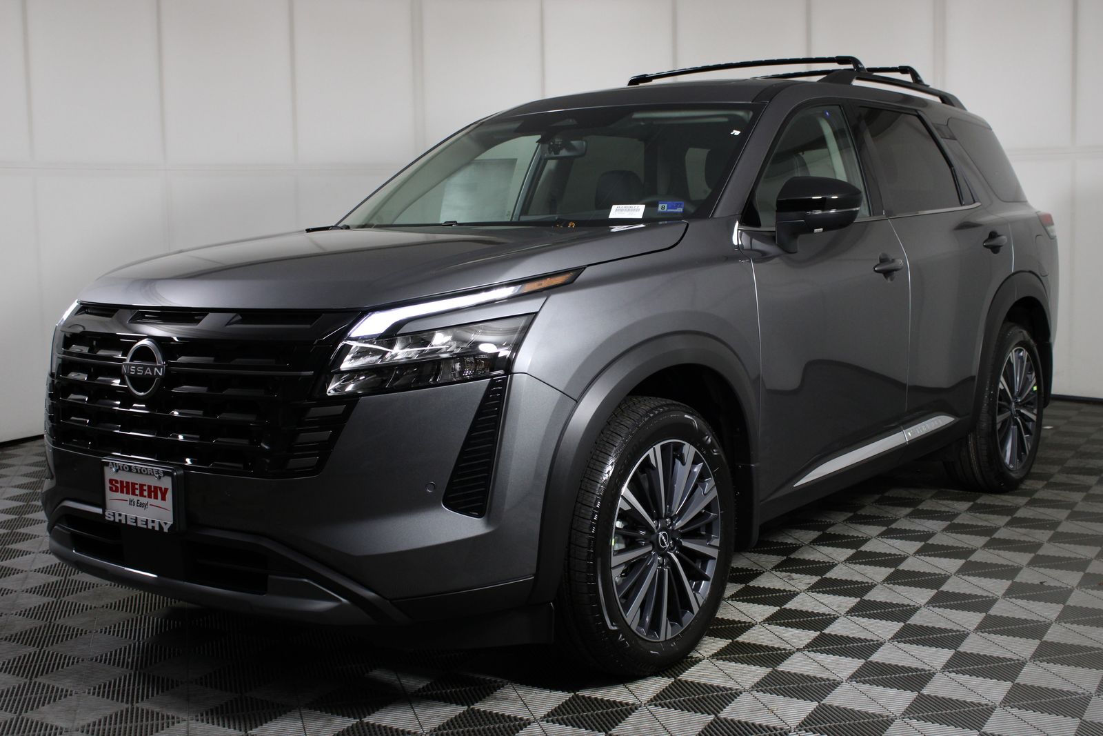 2026 Nissan Pathfinder Platinum Image 1 of 23