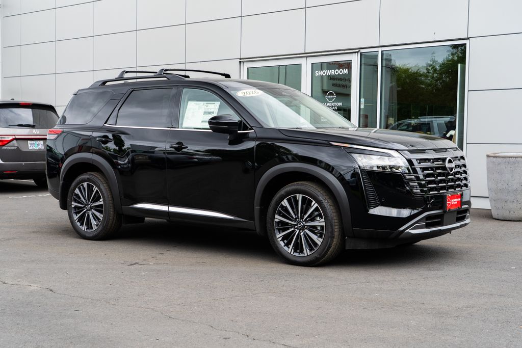 2026 Nissan Pathfinder Platinum Image 2 of 31