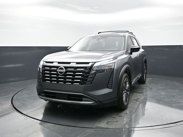 2026 Nissan Pathfinder Platinum Image 2 of 30
