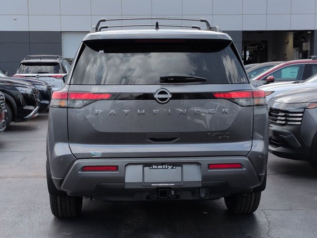 2026 Nissan Pathfinder Platinum Image 2 of 15