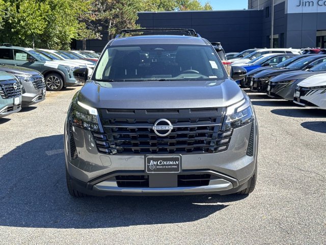 2026 Nissan Pathfinder Platinum Image 2 of 19