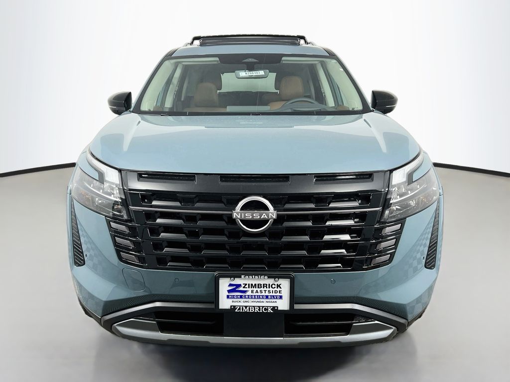2026 Nissan Pathfinder Platinum Image 2 of 27
