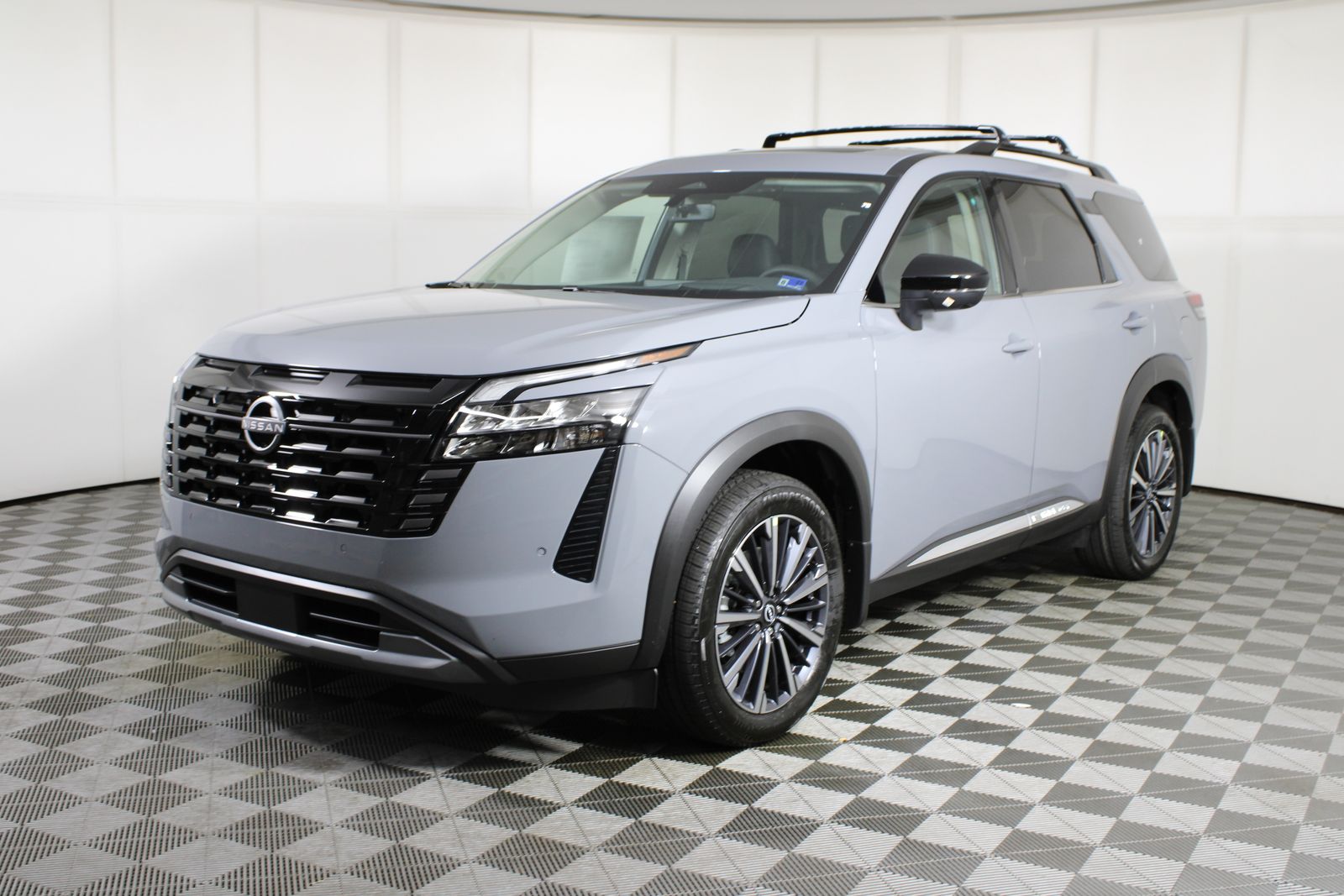 2026 Nissan Pathfinder Platinum Image 1 of 34