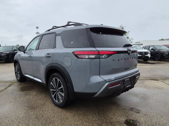 2026 Nissan Pathfinder Platinum Image 2 of 22