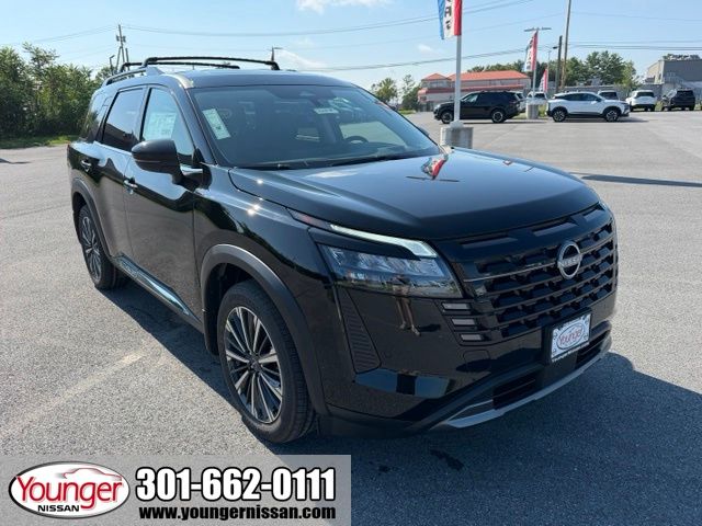 2026 Nissan Pathfinder Platinum Image 2 of 36