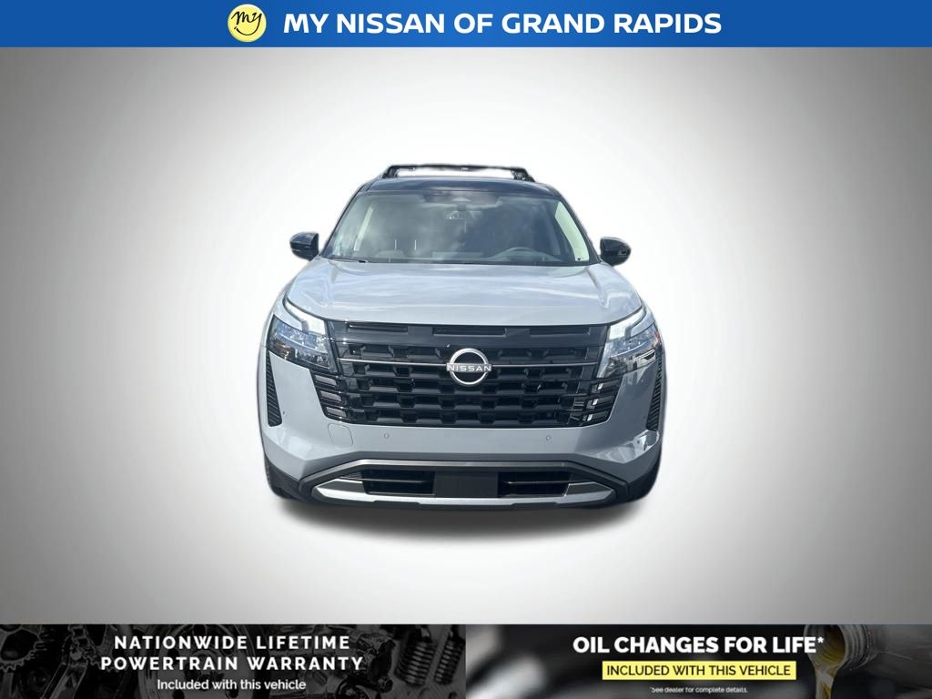 2026 Nissan Pathfinder Platinum Image 2 of 25