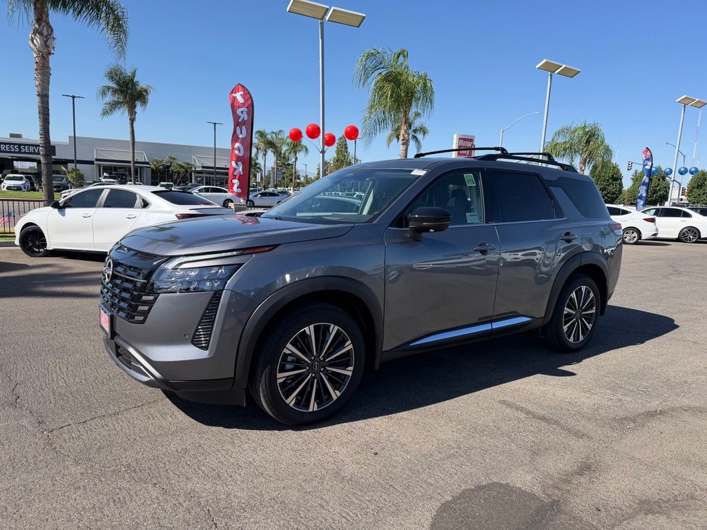 2026 Nissan Pathfinder Platinum Image 1 of 34